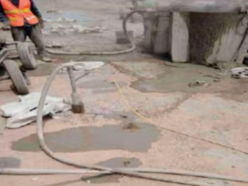 呼伦贝尔水泥混凝土路面板底注浆技术 路面脱空注浆整治方案