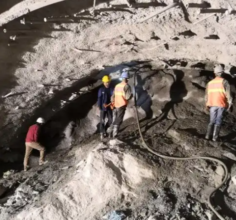 呼伦贝尔隧道拱顶带模注浆料，微膨胀注浆料的特点及施工工艺